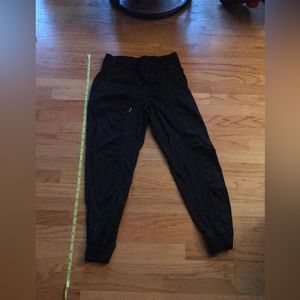 Lululemon joggers in black